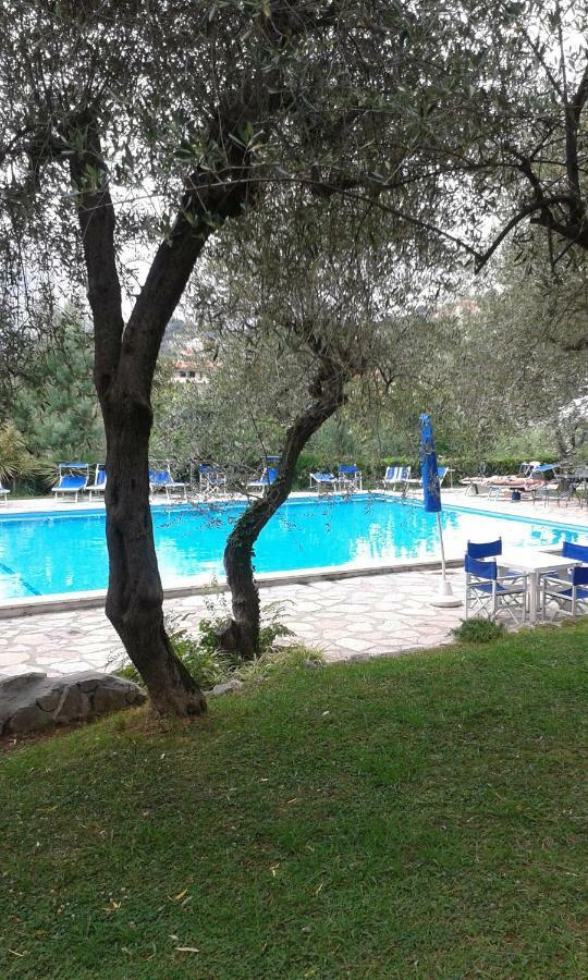 דירות Piana Degli Ulivi A לריצ'י מראה חיצוני תמונה